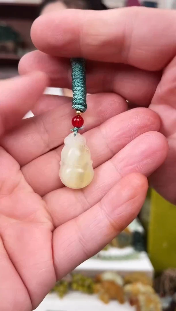 未镶嵌蛇纹石玉颈饰·