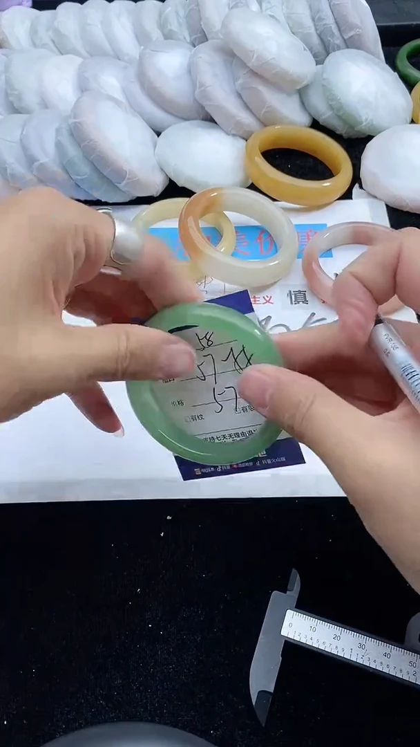 石英质玉手镯未镶嵌58