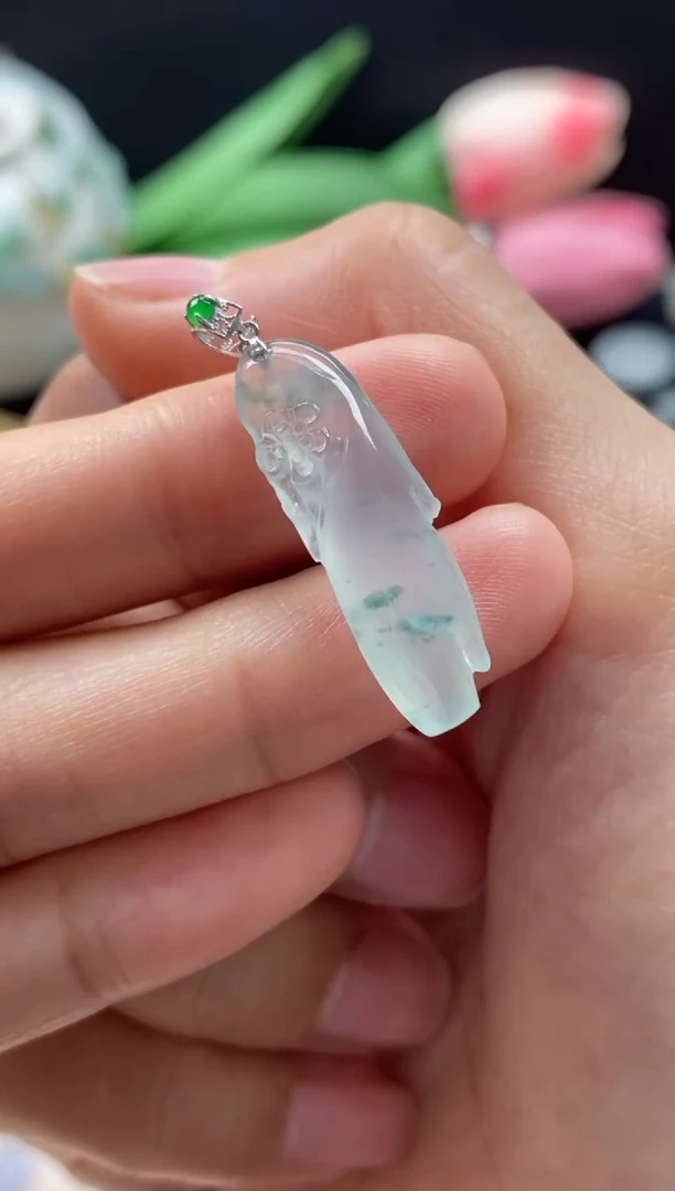 【闪购商品】翡翠颈饰18K金镶嵌翡翠冰飘花裸石吊坠