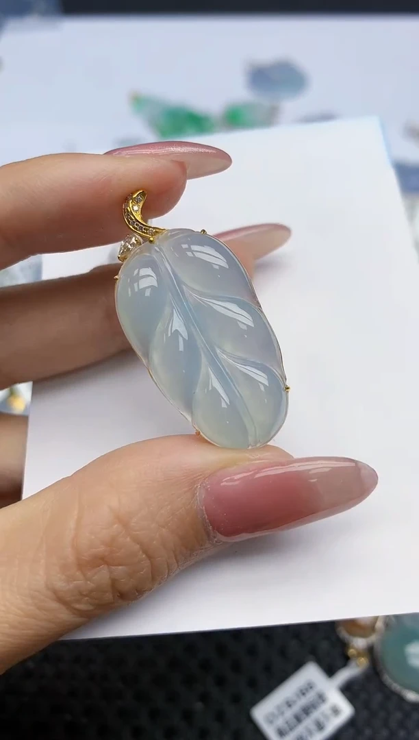 【闪购商品】翡翠挂件18K金镶嵌天然翡翠A货