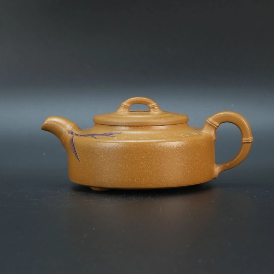 lot20938 1001 朱荧霞 紫砂段泥竹韵壶  220cc