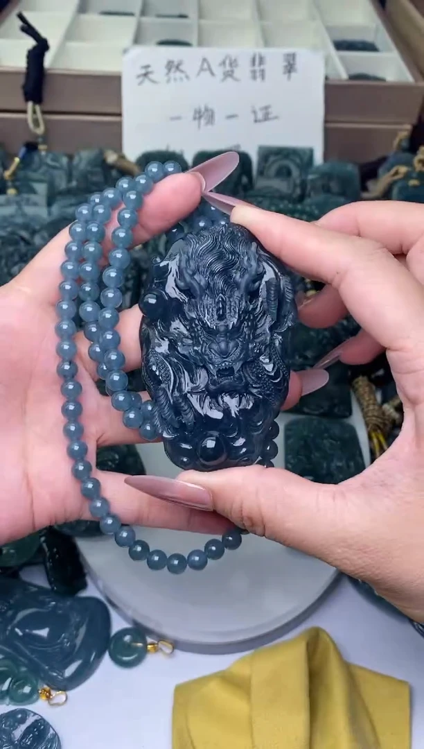 颈饰未镶嵌翡翠