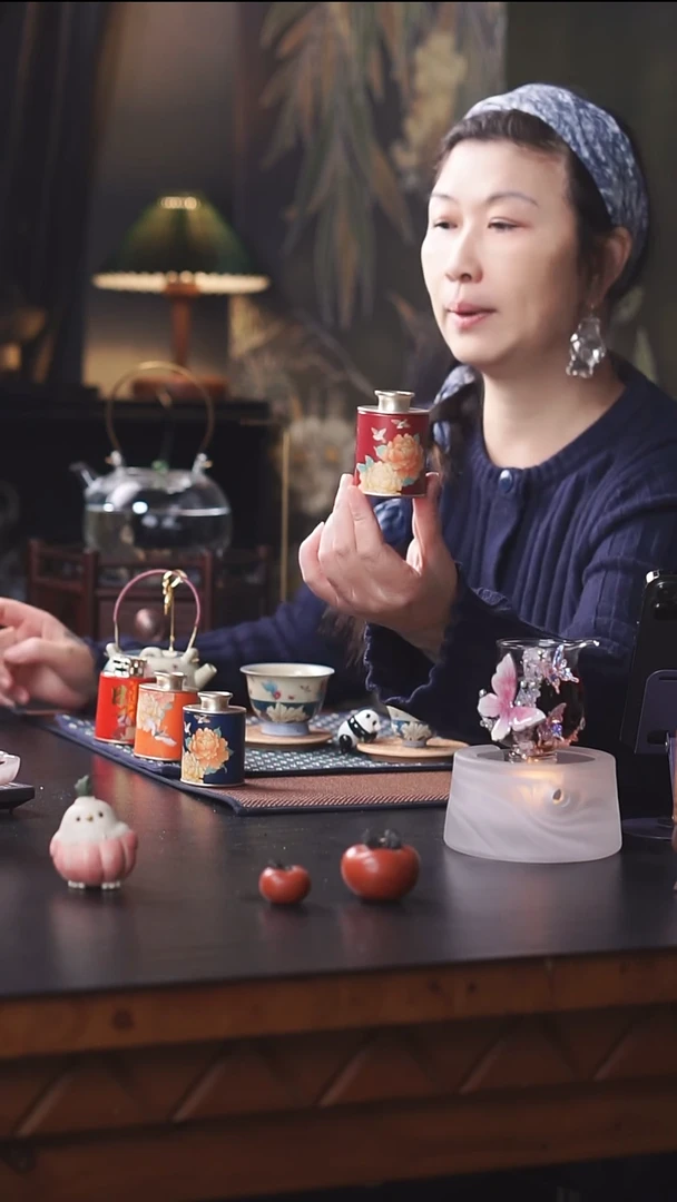 红色小罐豆沙甜六堡茶