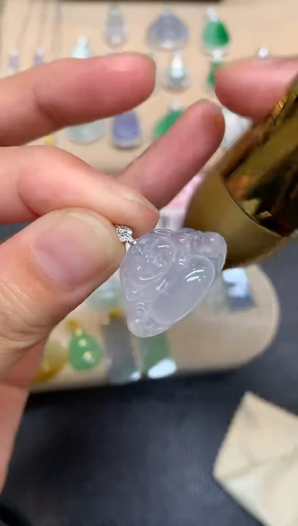 颈饰18K金镶嵌翡翠佛公【无服务费【48小时鉴赏期】