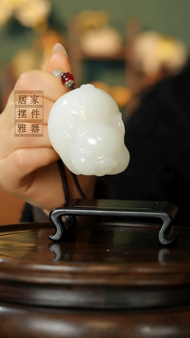 玉《纳福飞猪》摆件
