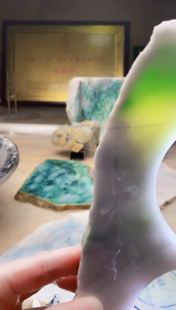 翡翠挂件未镶嵌A货张麦4167