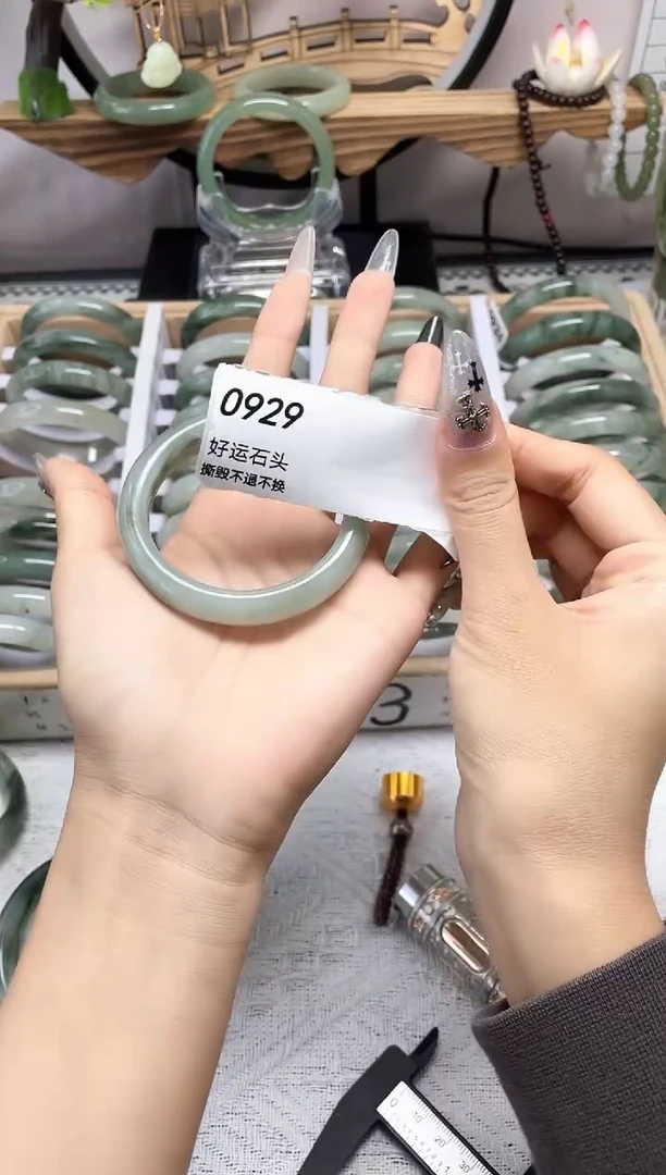 未镶嵌手镯石英质玉0929