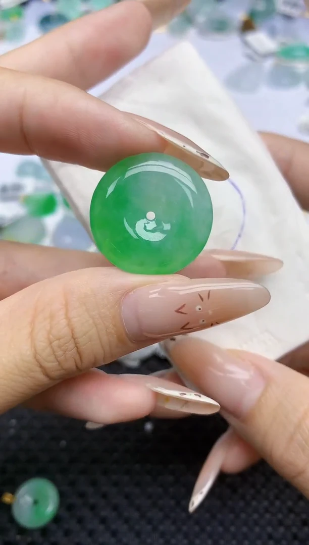 翡翠未镶嵌颈饰405   天然翡翠A货