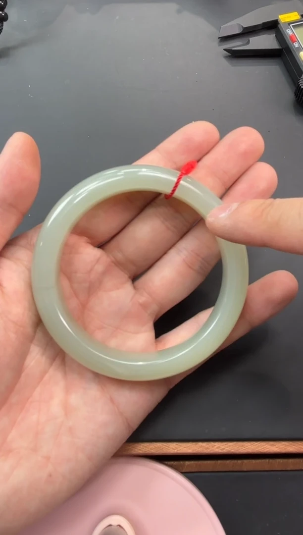 【闪购商品】和田玉手镯未镶嵌且末微色差近矿61