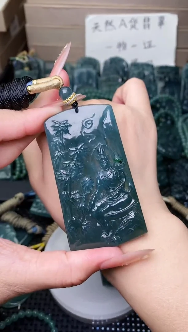 颈饰未镶嵌翡翠