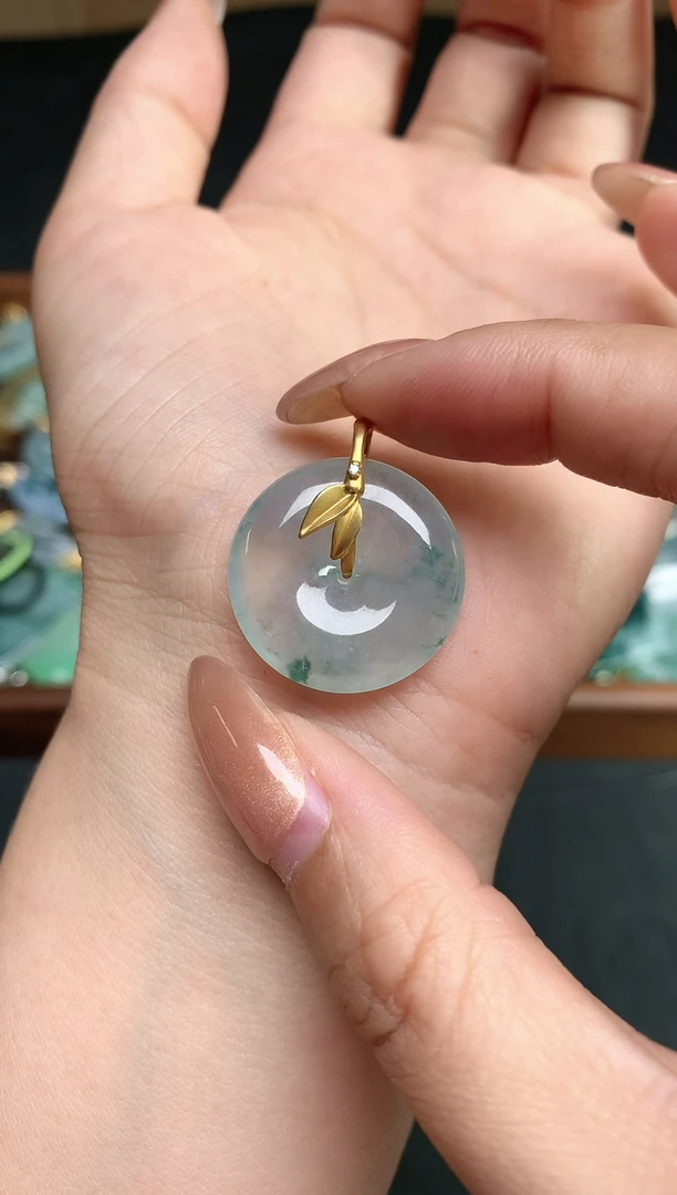 颈饰18K金镶嵌翡翠偏**隅2025120201