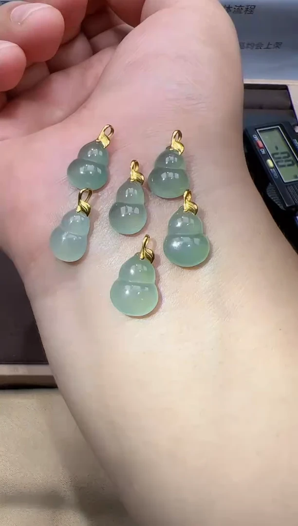 翡翠18K金镶嵌吊坠(不含链)葫芦（多样性发货其中一件)