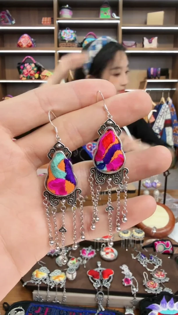 【闪购商品】织绣168蒙阿苏苗绣传承