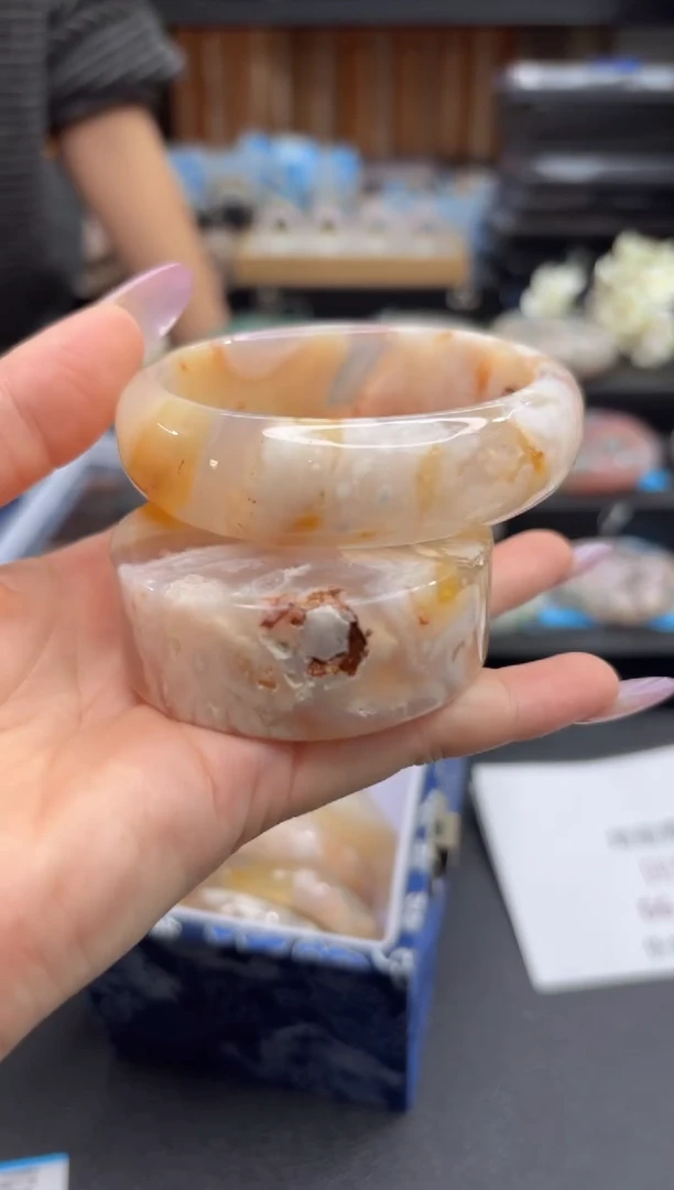 未镶嵌手镯石英质玉A18(60圈赠送镯心)