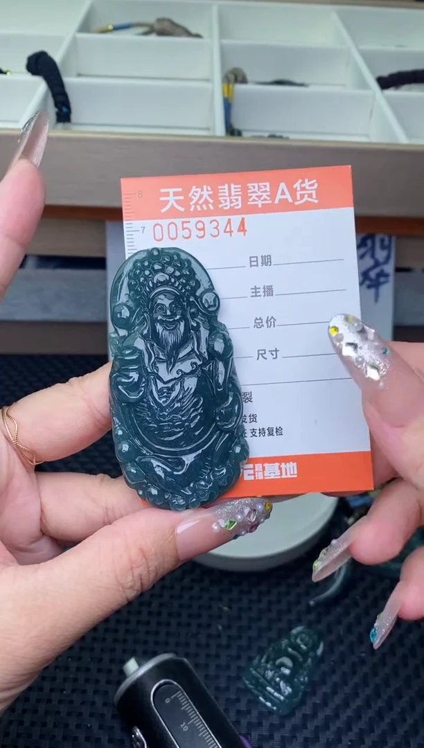 翡翠未镶嵌颈饰