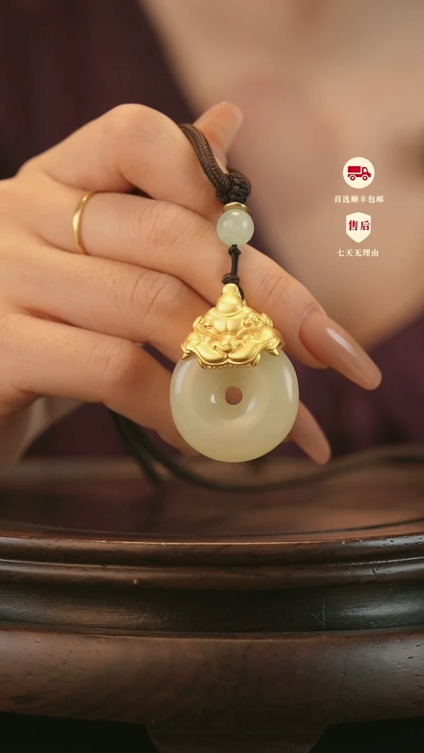 云南石竹叶青雕刻：貔貅平安扣吊坠