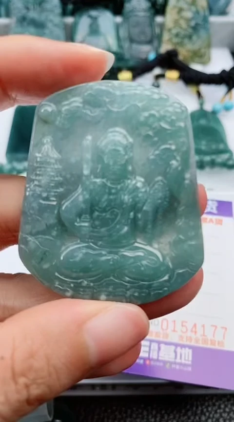 翡翠未镶嵌颈饰