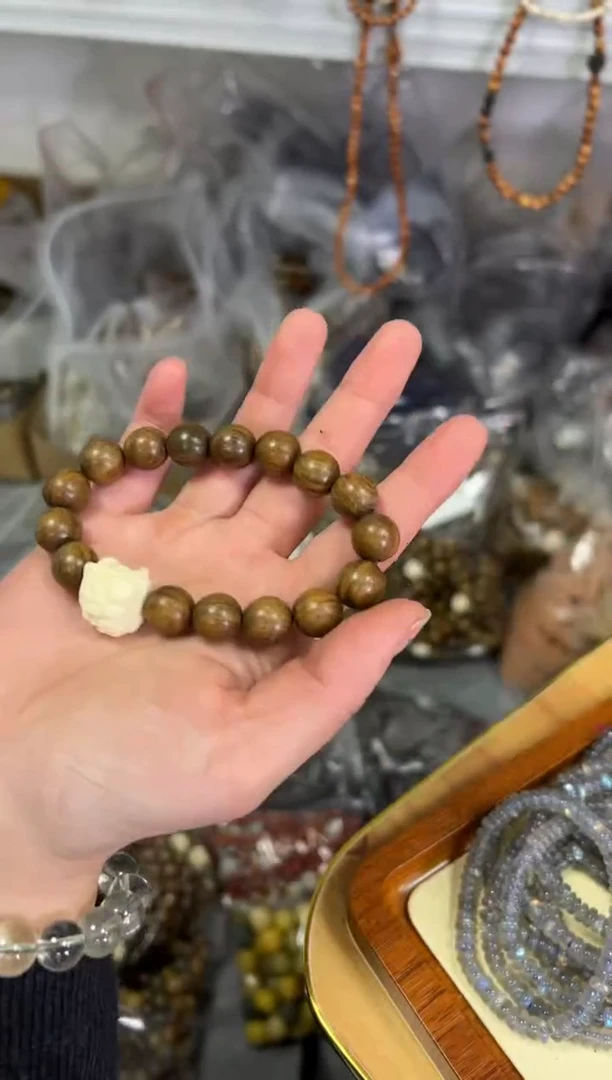 【闪购商品】维腊木（绿檀）无事牌绿檀木醒狮款圆珠手串[3661]