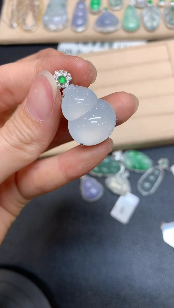 【闪购商品】翡翠颈饰18K金镶嵌葫芦【无服务费