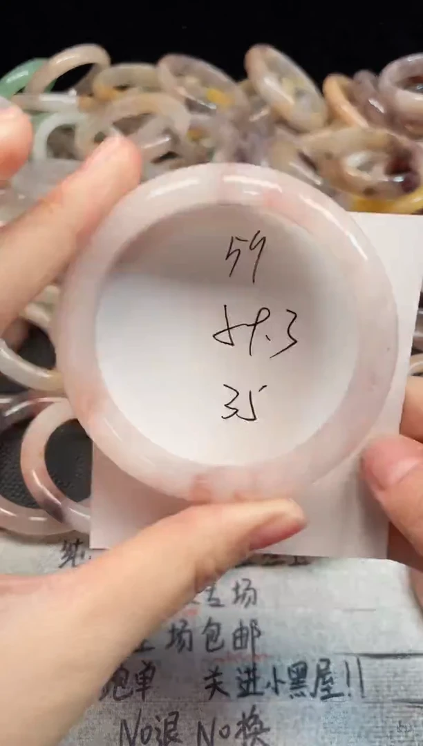 未镶嵌手镯石英质玉59