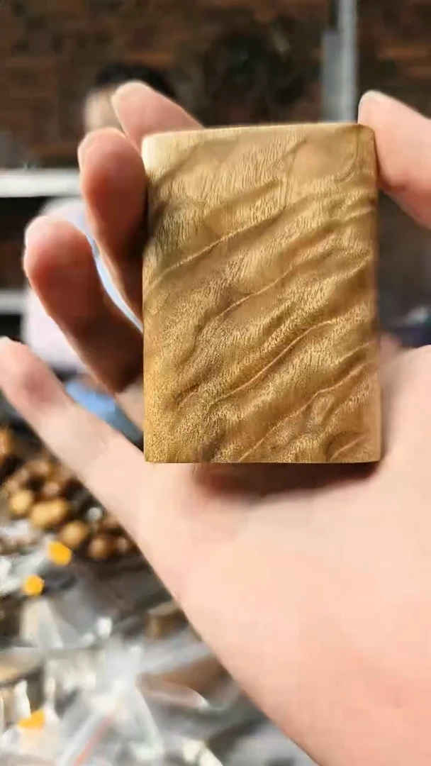 【闪购商品】金丝楠无事牌手把件