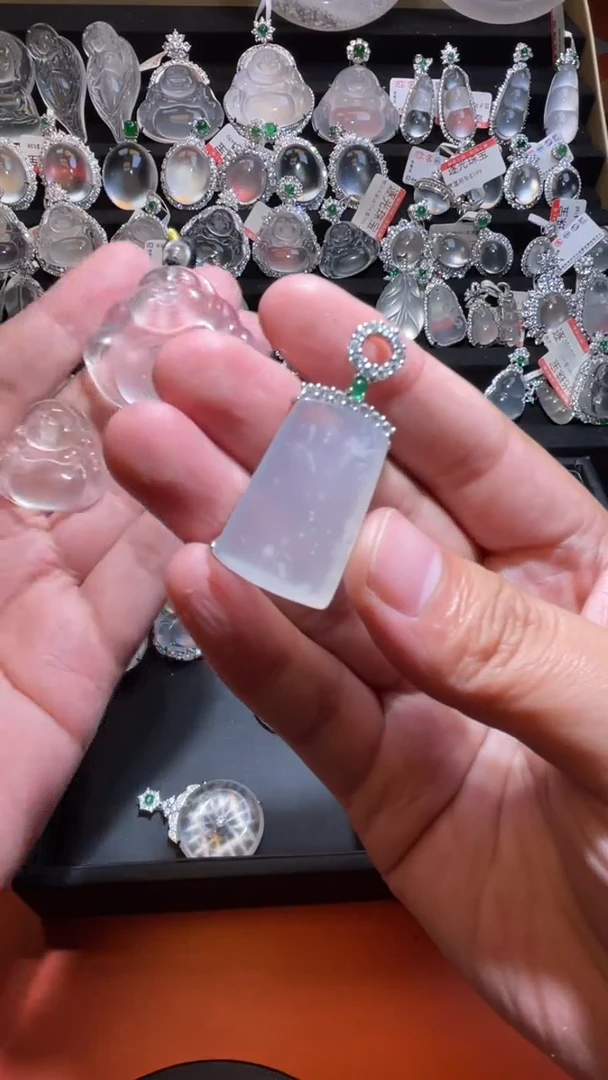 颈饰银S925镶嵌石英质玉由****，无