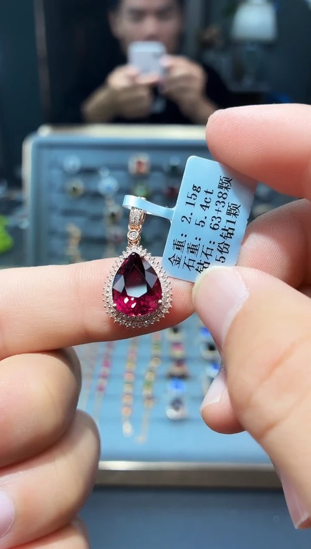 颈饰18K金镶嵌碧玺5.4..