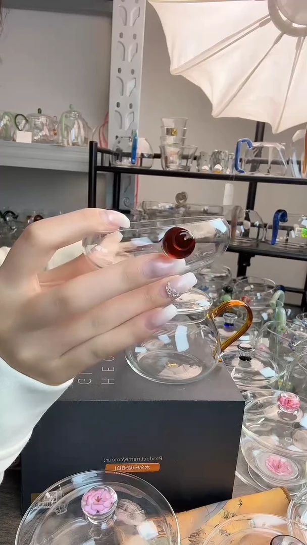 手工艺品玻璃禾器奉珠琥珀普通盒