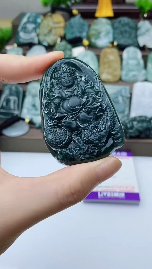 翡翠未镶嵌颈饰