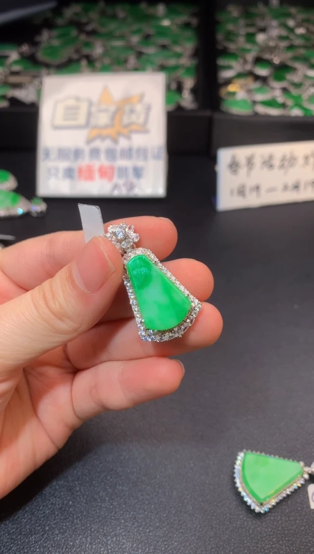 【闪购商品】翡翠颈饰银S925镶嵌翡翠