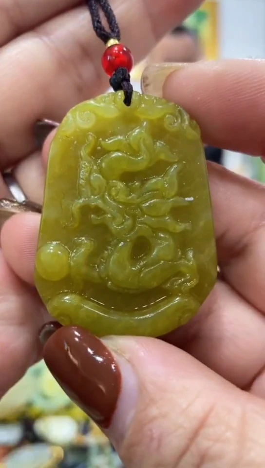 未镶嵌蛇纹石玉吊坠
