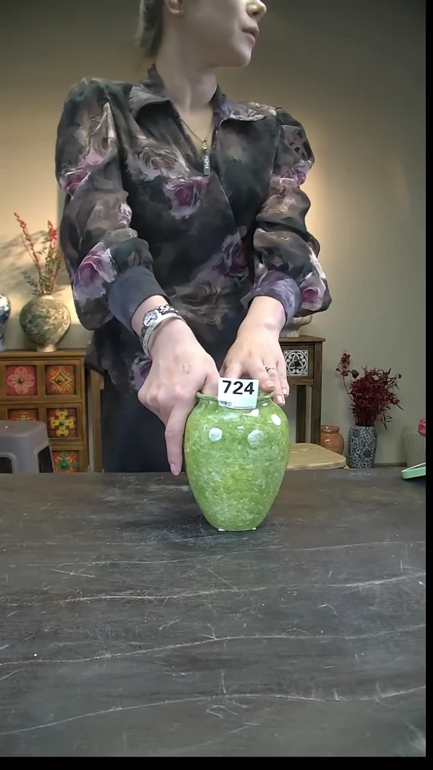 景德镇陶瓷花瓶高15口径8公分