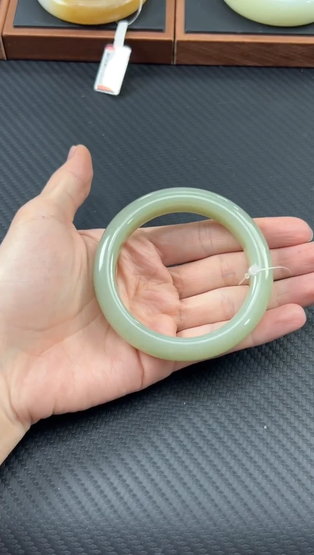 【闪购商品】和田玉手镯未镶嵌且末微色差近矿57+手镯