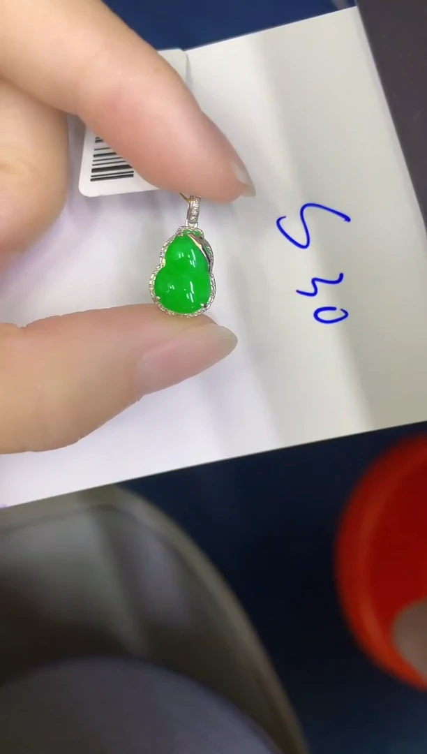 颈饰18K金镶嵌翡翠缅甸天然翡翠A货