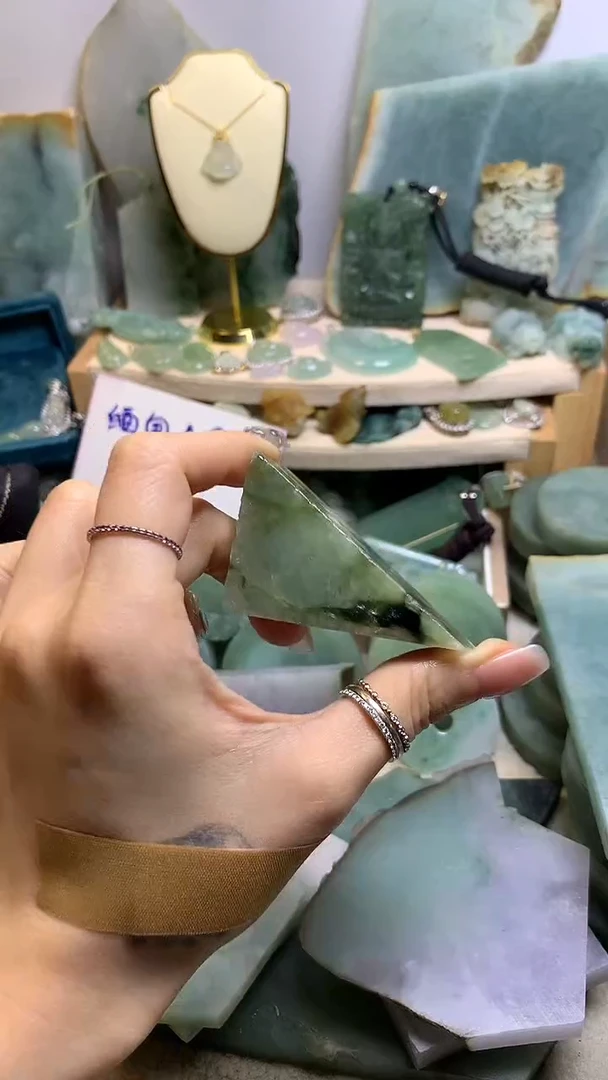 【闪购商品】翡翠挂件未镶嵌缅甸A货翡翠，没有运费险