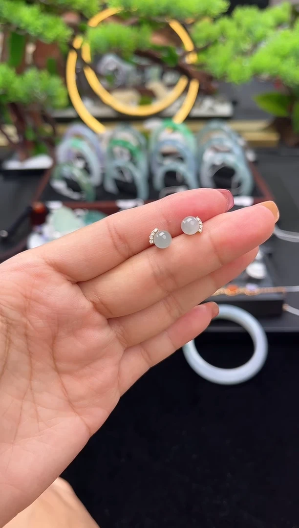 18K金镶嵌翡翠耳钉耳钉
