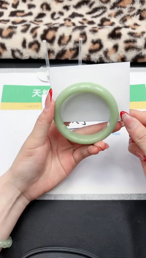 【闪购商品】石英质玉手镯未镶嵌80-62