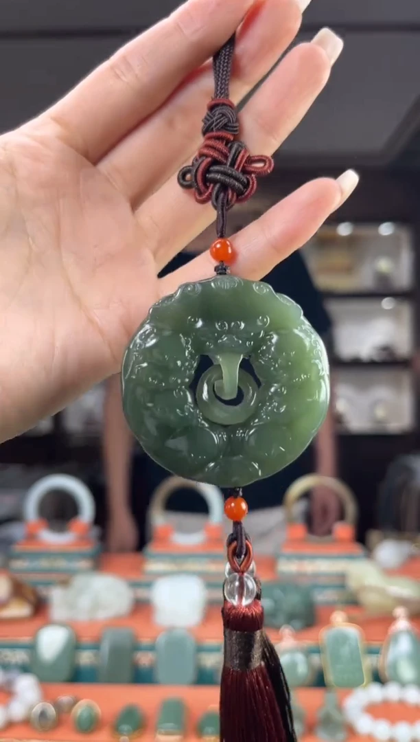 颈饰未镶嵌和田玉佩佩