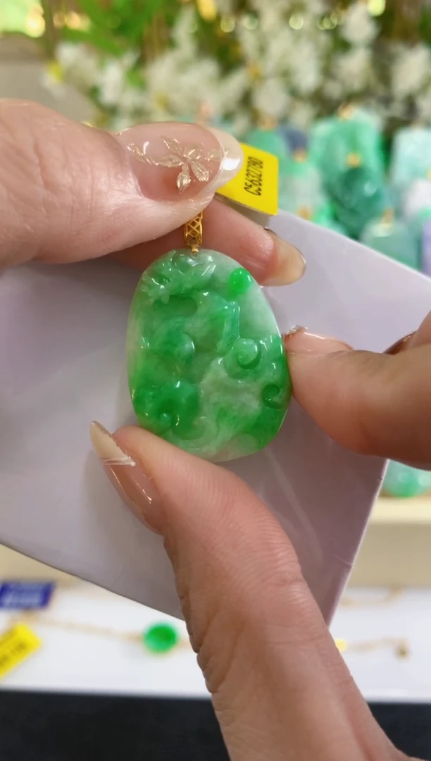 吊坠(不含链)18K金镶嵌翡翠挂件