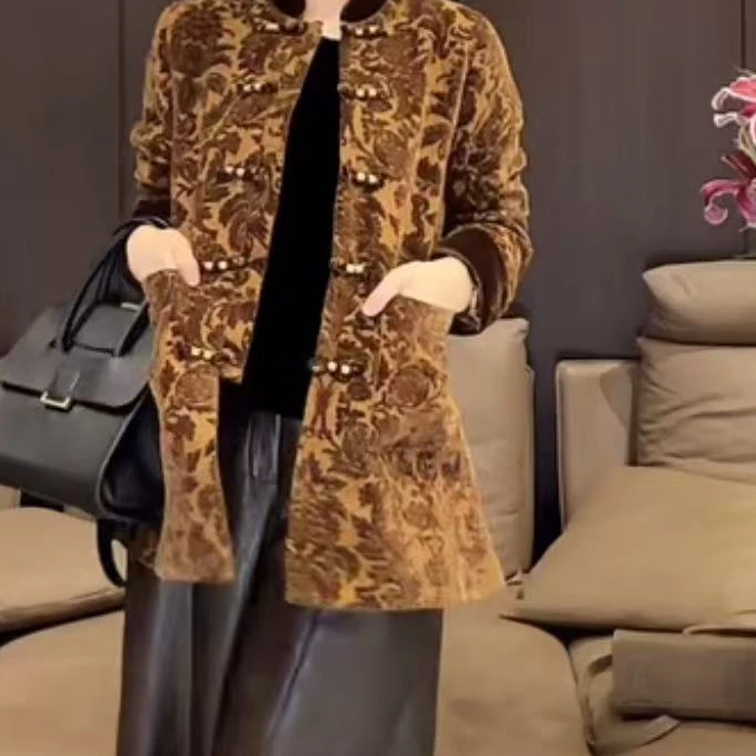 咖色立领漳绒花盘扣加棉外套