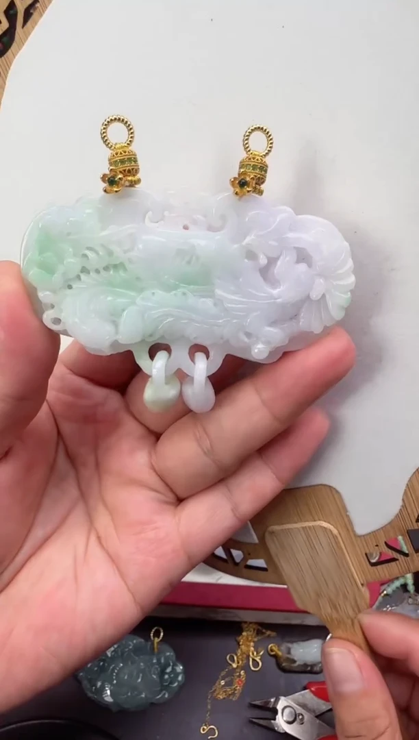 颈饰未镶嵌翡翠吊坠