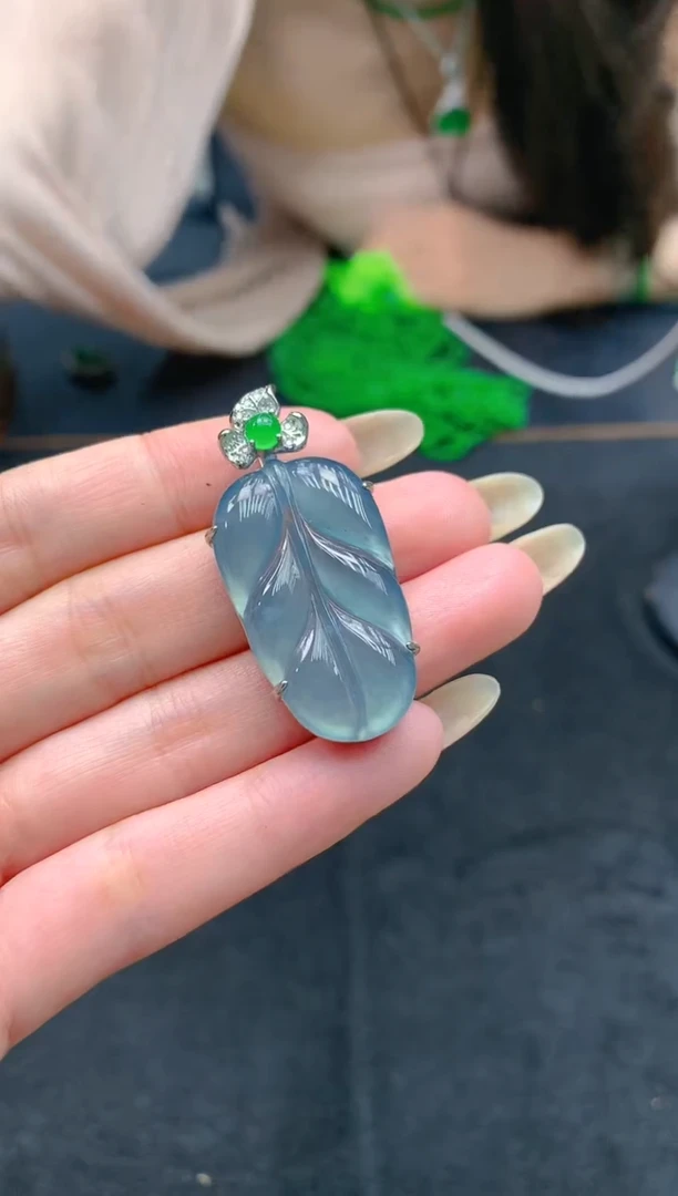 翡翠未镶嵌颈饰天然A货翡翠