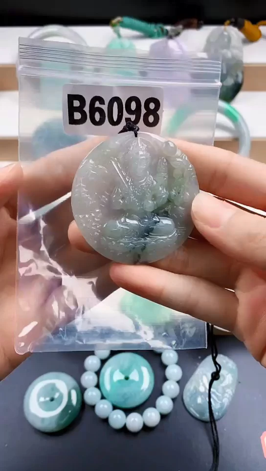 颈饰未镶嵌翡翠天然翡翠吊坠挂件