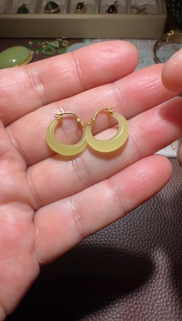 【闪购商品】和田玉耳钉18K金镶嵌和田玉