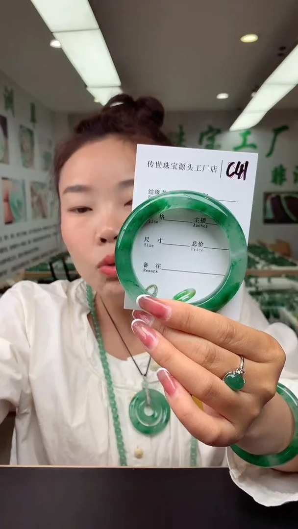 【闪购商品】石英质玉手镯未镶嵌56