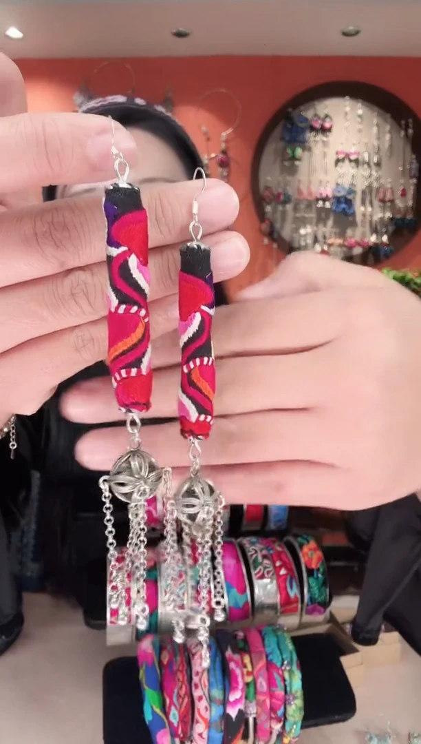 织绣非遗手工苗绣刺绣首饰36