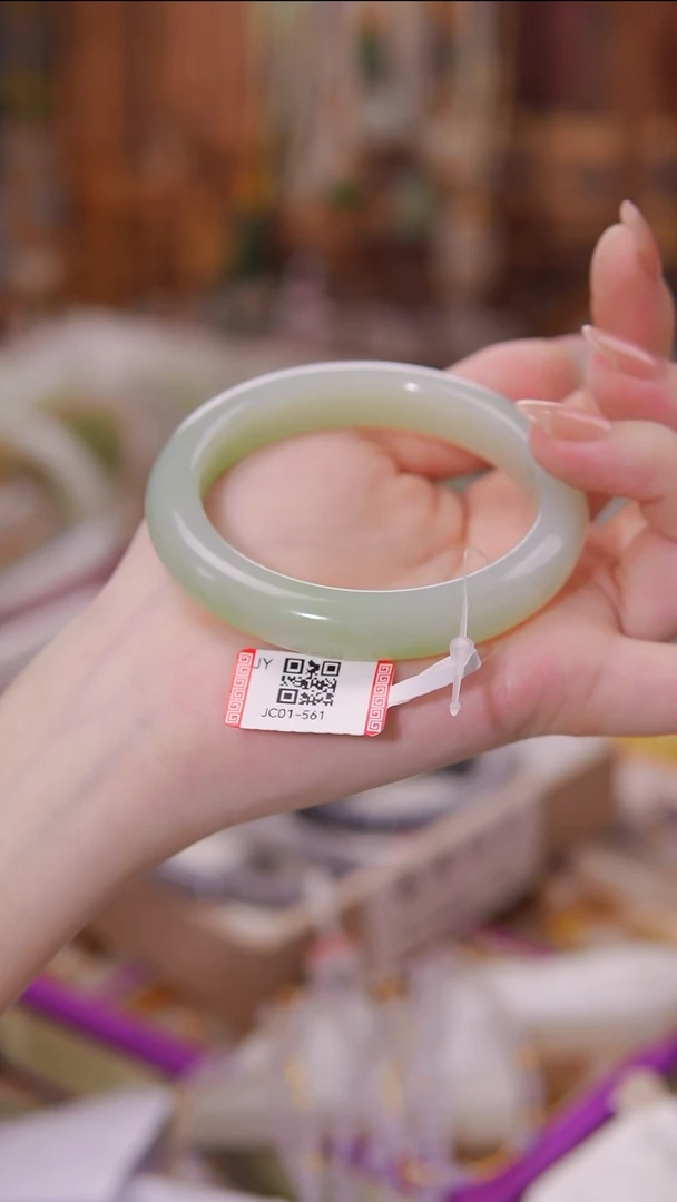 未镶嵌手镯和田玉手镯