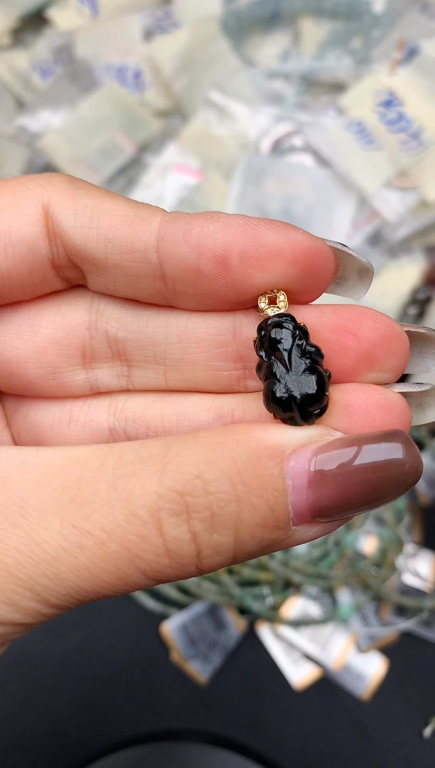 18K金镶嵌挂件翡翠—