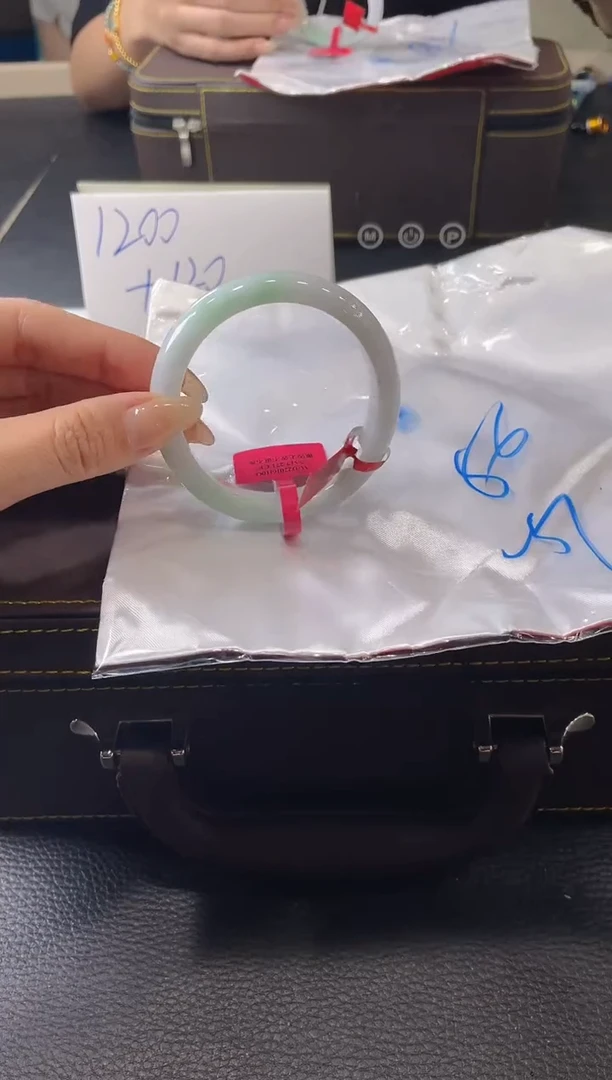 【闪购商品】翡翠手镯未镶嵌手镯