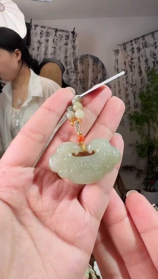 颈饰未镶嵌和田玉锁